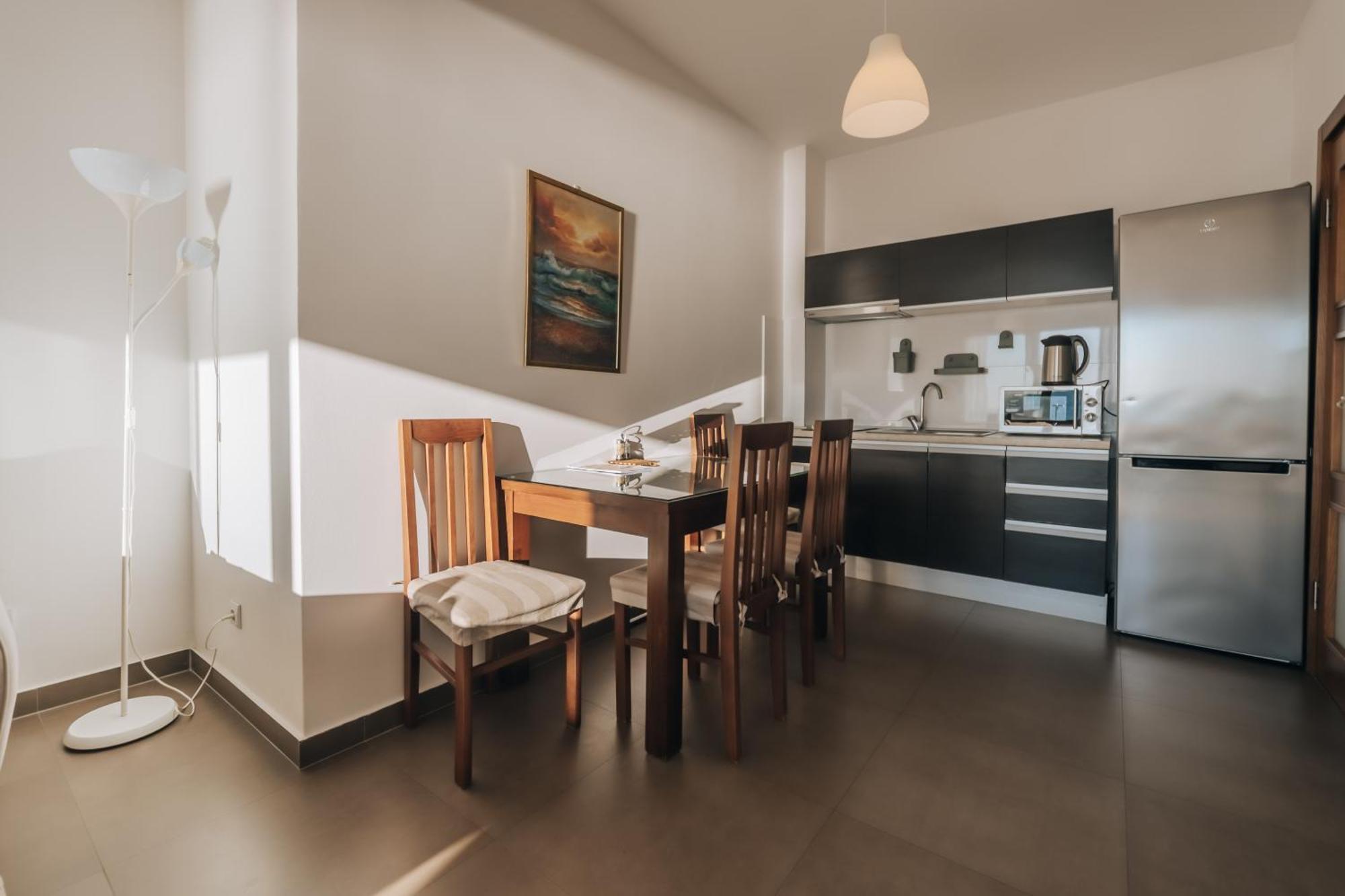 Apartments Kuce Lekovica Beach & Snack Bar- Bistro Bilik gambar