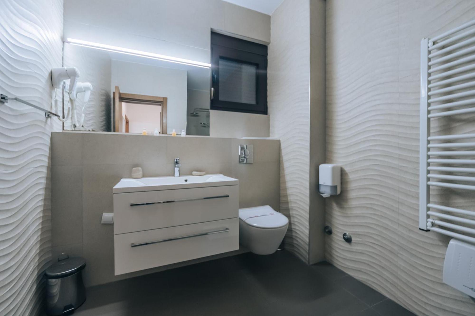 Apartments Kuce Lekovica Beach & Snack Bar- Bistro Bilik gambar