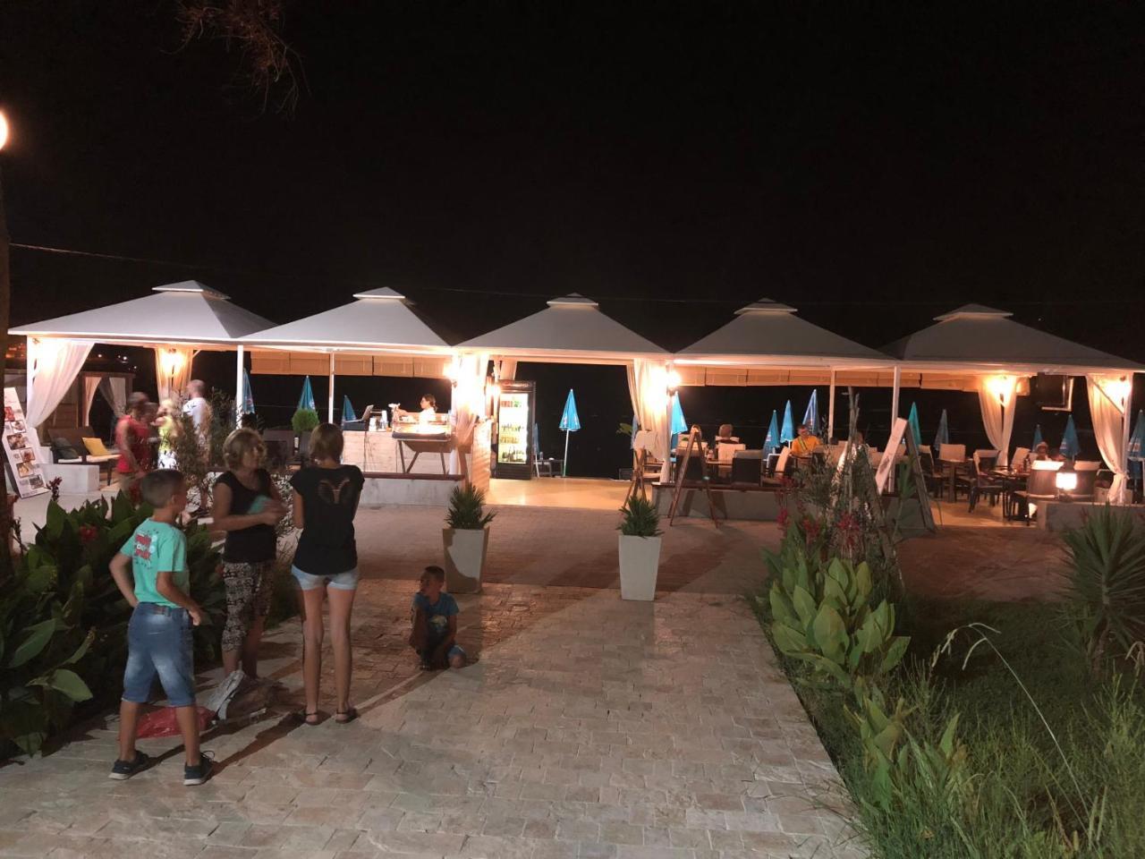 Apartments Kuce Lekovica Beach & Snack Bar- Bistro Luaran gambar