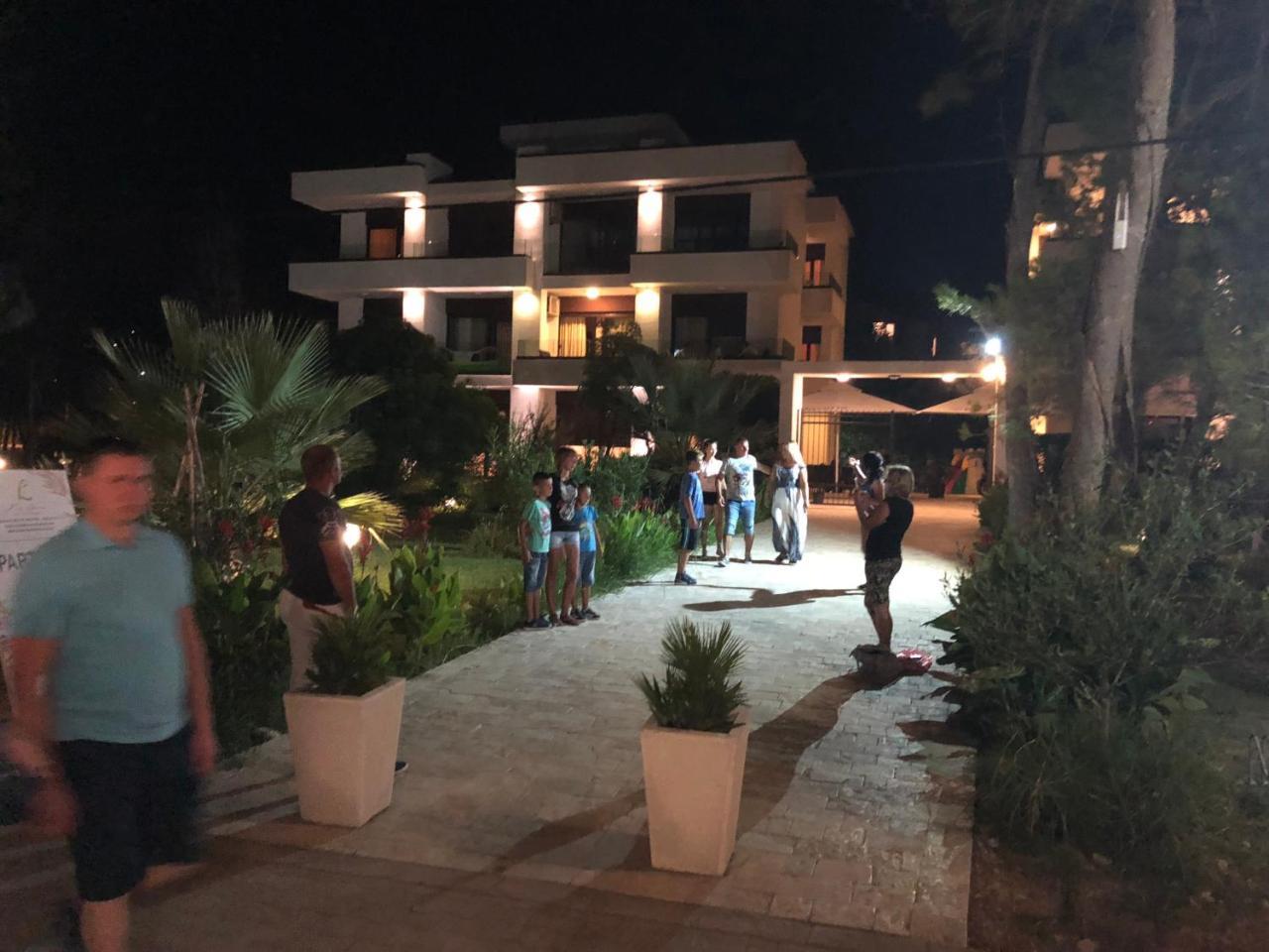 Apartments Kuce Lekovica Beach & Snack Bar- Bistro Luaran gambar